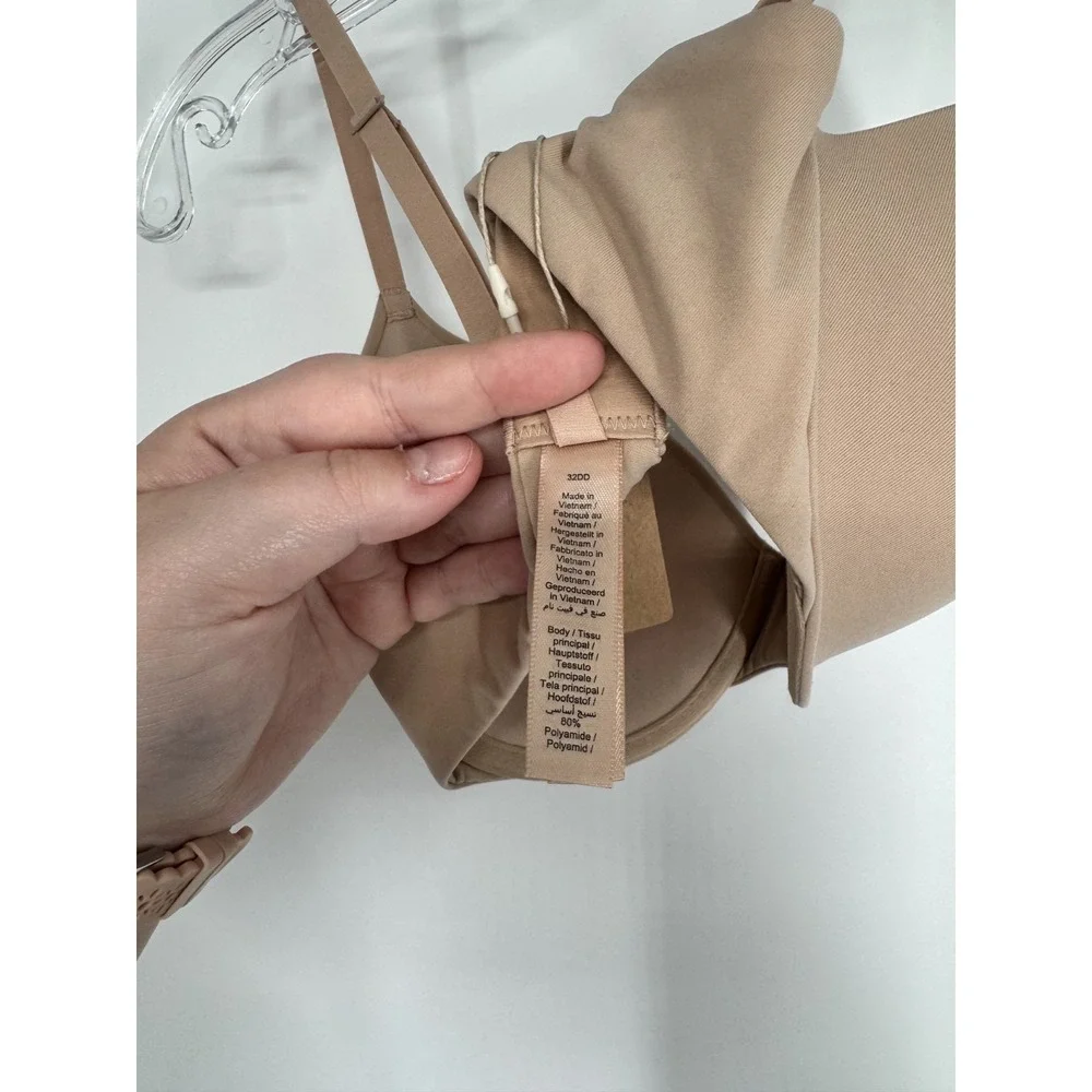 SKIMS Fits Everybody T Shirt Bra Womens Size 32DD Mica Tan Padded Underwired